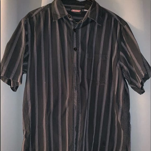 short sleeve men’s button up - Picture 2 of 3